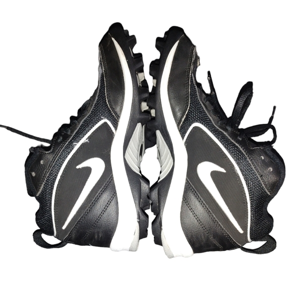 nike land shark mid men's football cleat